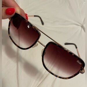 Quay sunglasses. Brown gradient. Tortoise and gold frame.